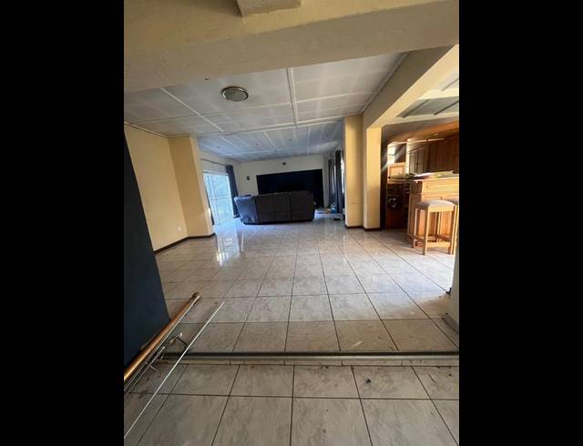 3 BEDROOM HOUSE FOR SALE IN WYCHWOOD